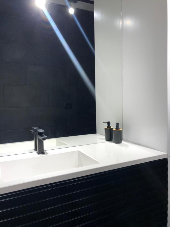 The Laurels - City Center Apartment Тирана Экстерьер фото