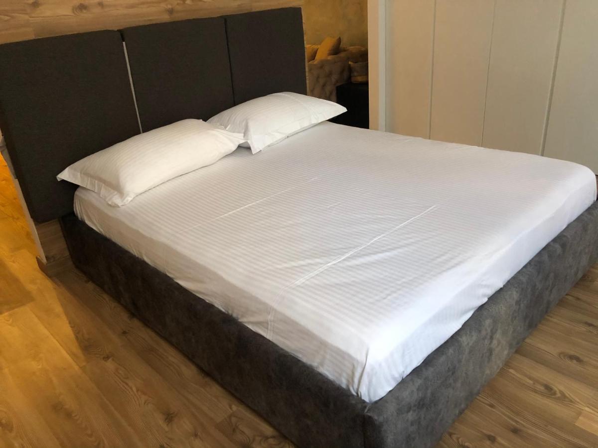 The Laurels - City Center Apartment Тирана Экстерьер фото